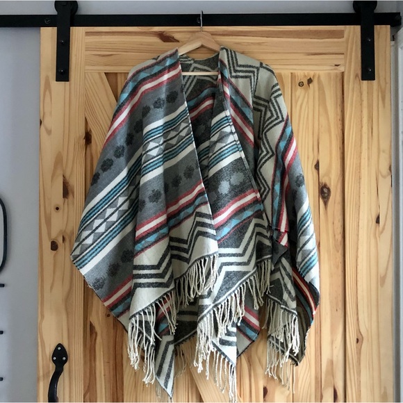 Aztec Poncho. - Picture 1 of 2